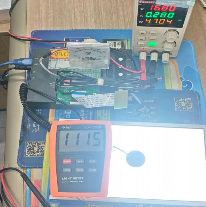 Brightness testing of 10.1-inch sunlight readable TFT LCD .jpg